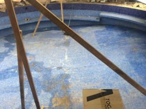 GAMAR-Piscina-bajo-techo-aguas-termales-piso